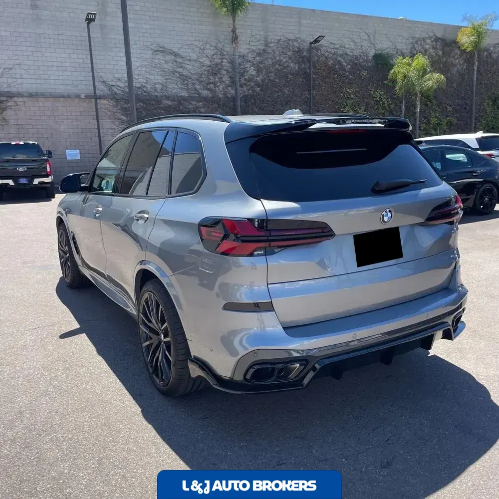 2025 BMW X5 M60i