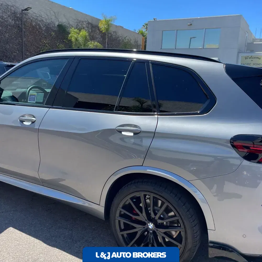 2025 BMW X5 M60i