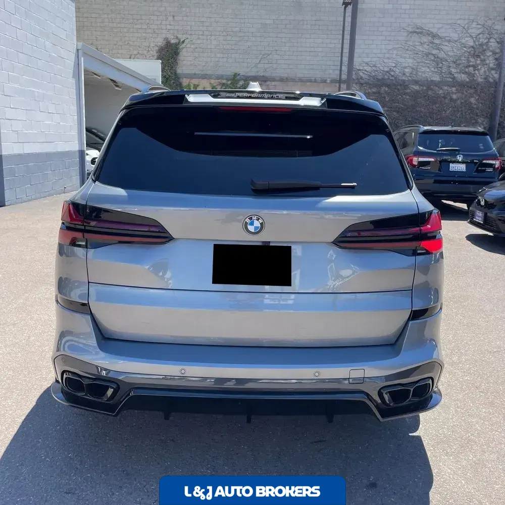2025 BMW X5 M60i