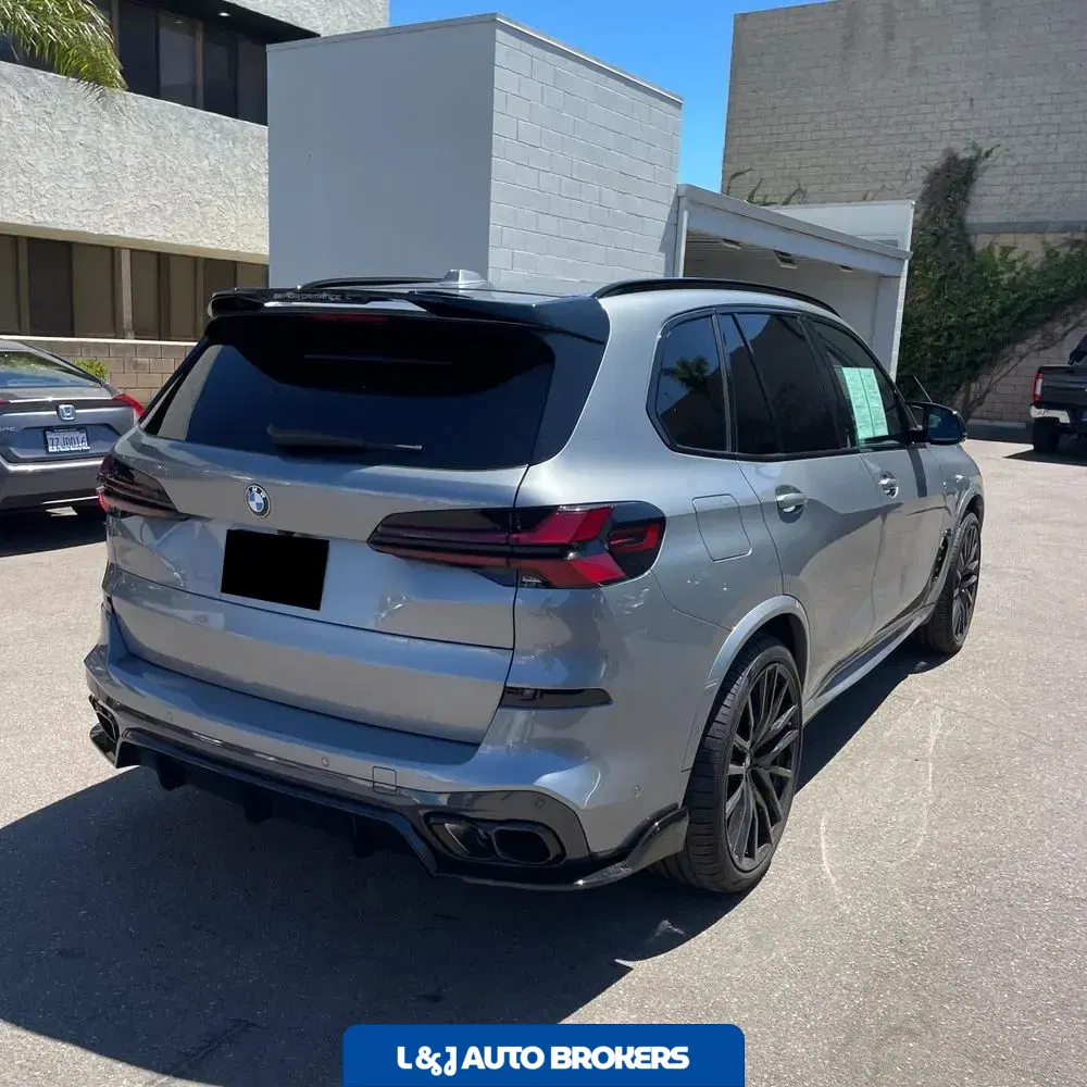 2025 BMW X5 M60i