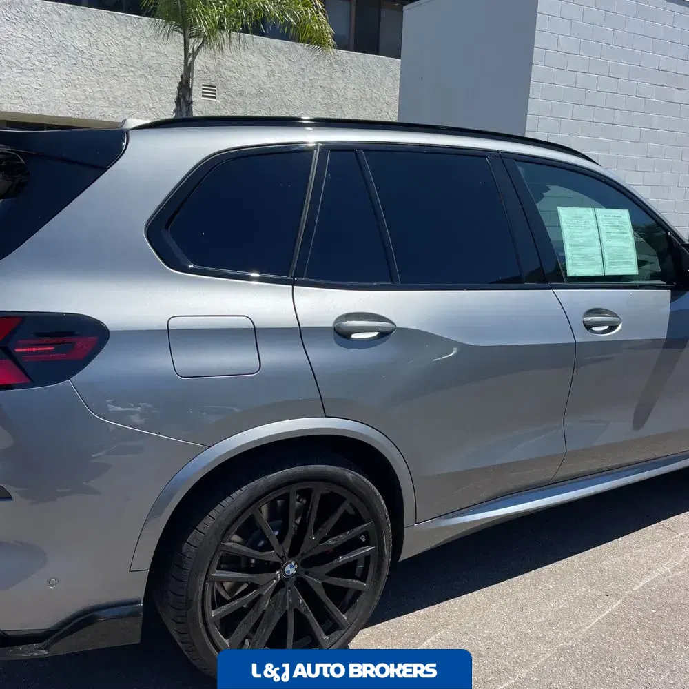 2025 BMW X5 M60i