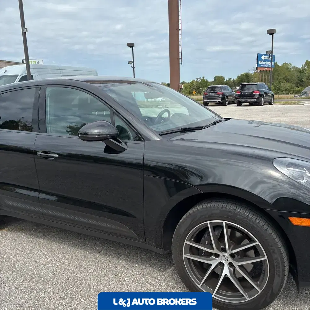 2023 Porsche Macan T