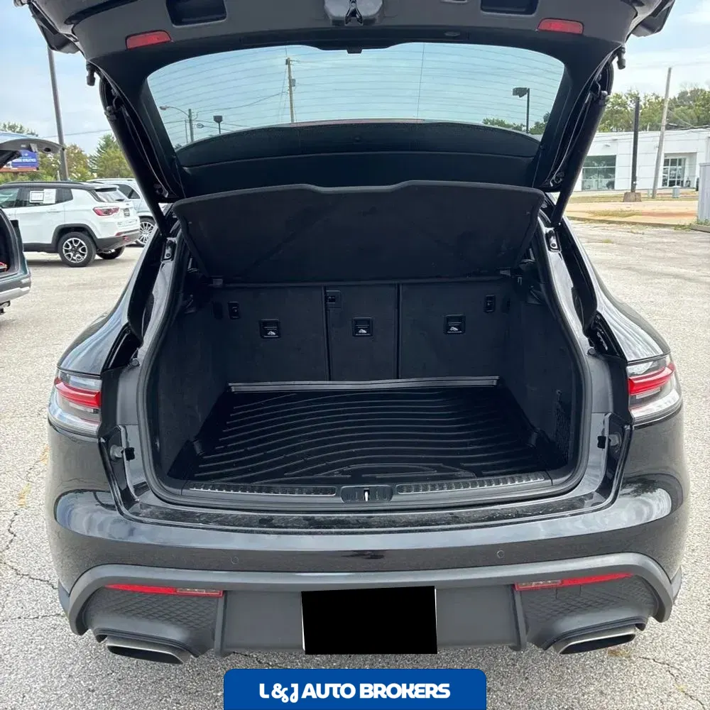 2023 Porsche Macan T