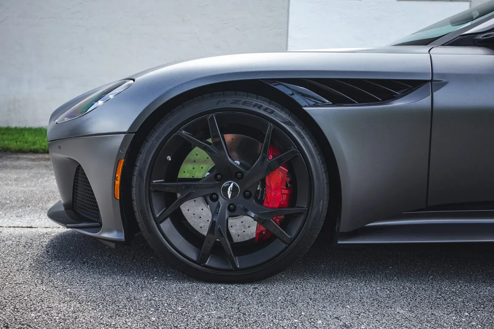 2019 Aston Martin DBS Superleggera Coupe