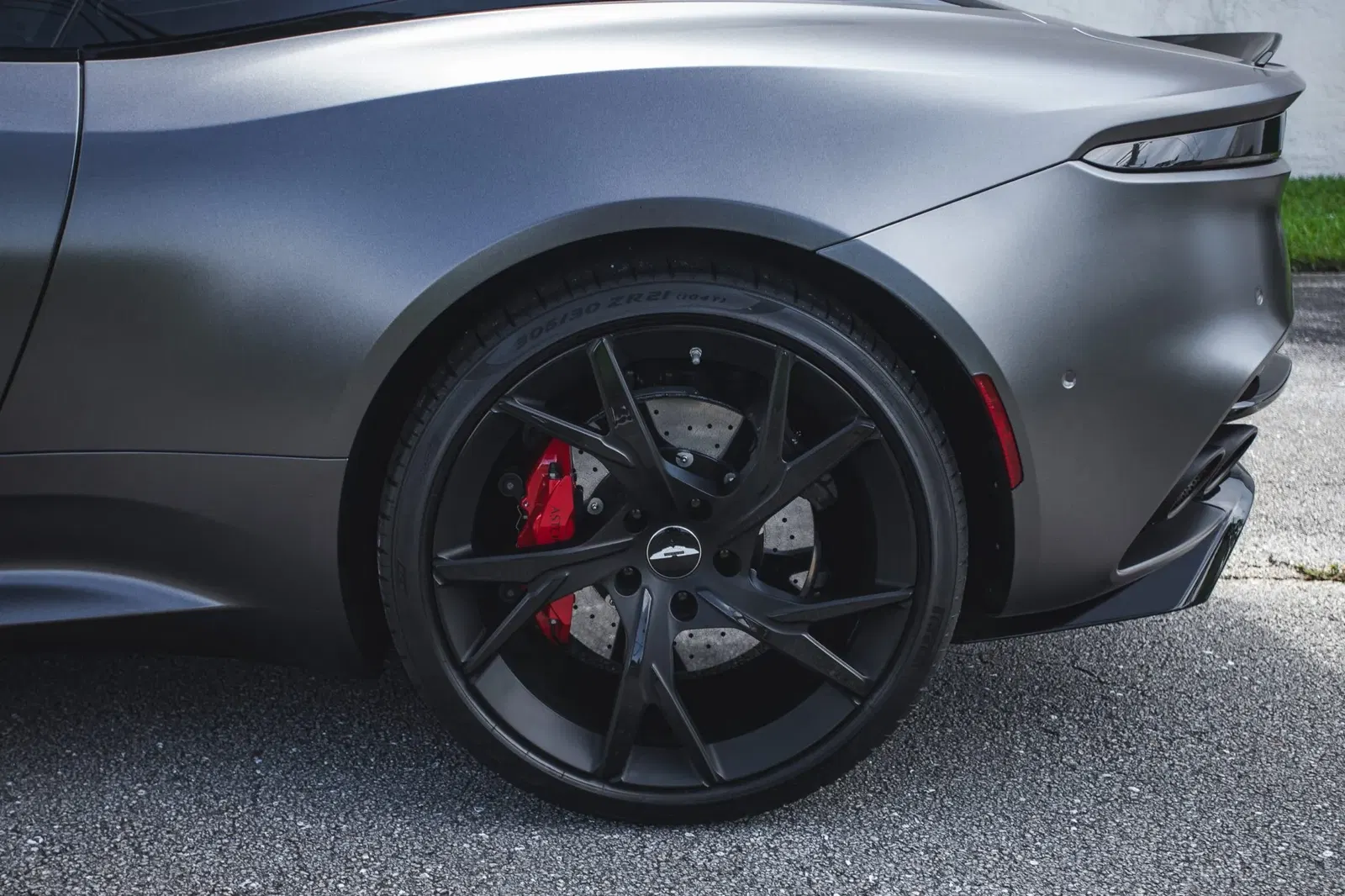 2019 Aston Martin DBS Superleggera Coupe