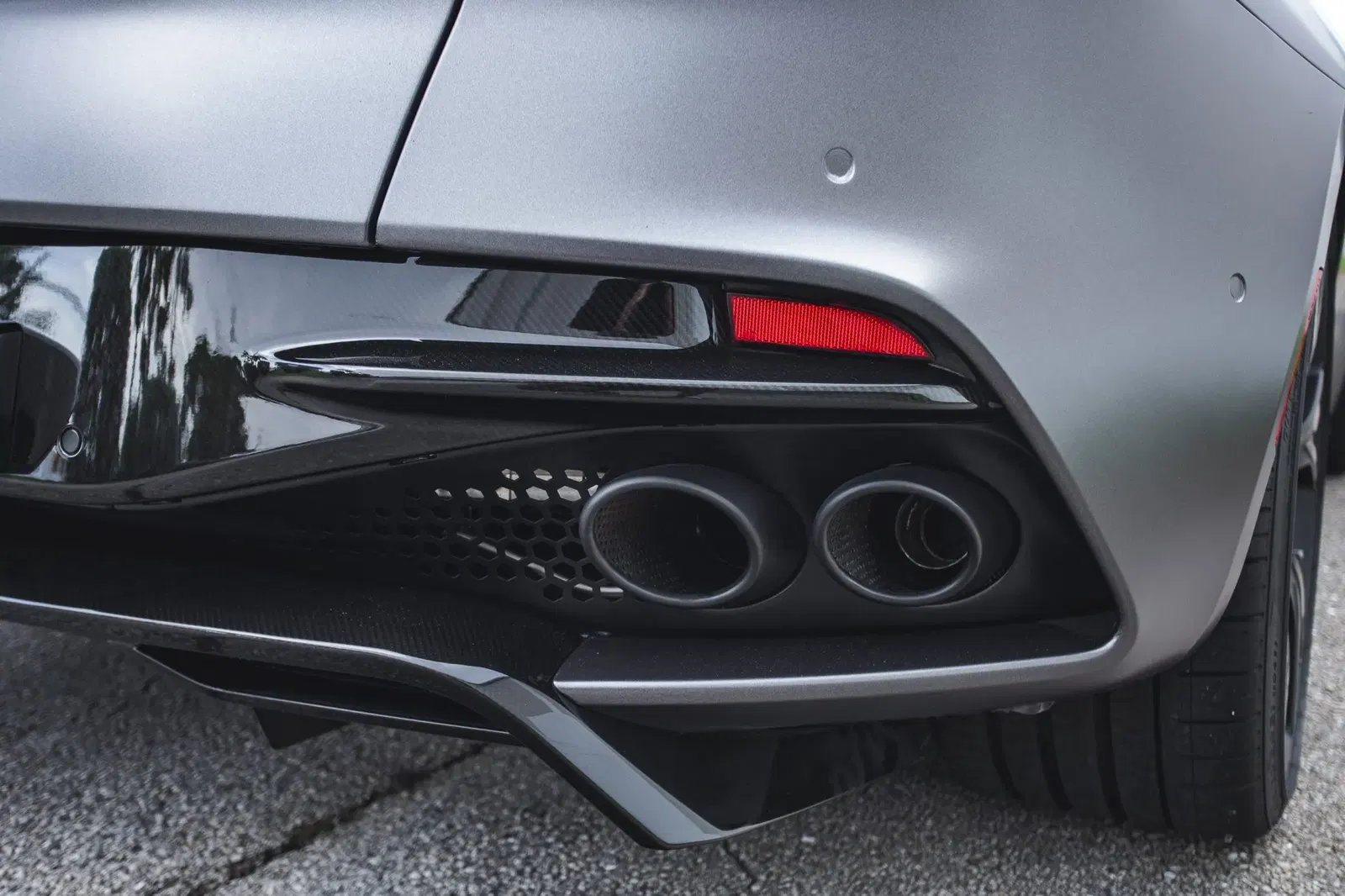 2019 Aston Martin DBS Superleggera Coupe