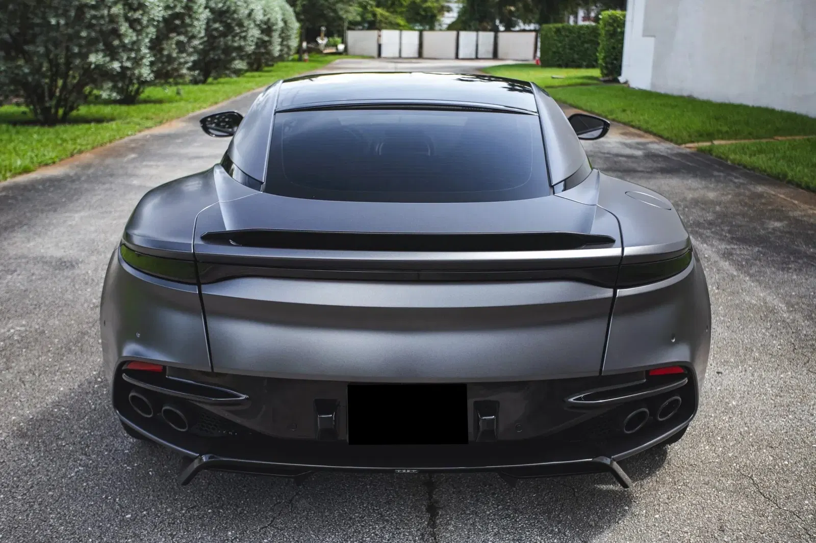 2019 Aston Martin DBS Superleggera Coupe