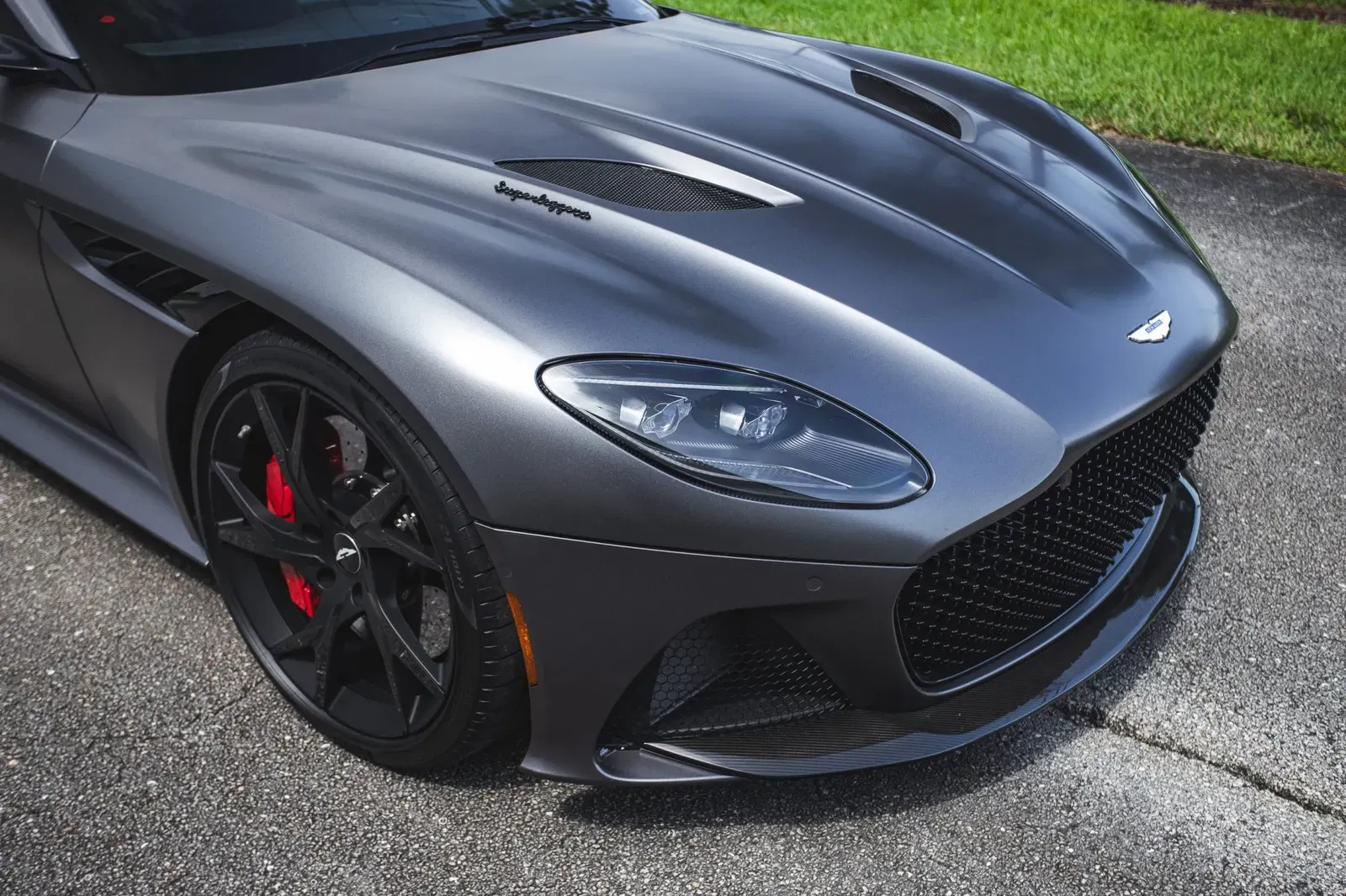 2019 Aston Martin DBS Superleggera Coupe