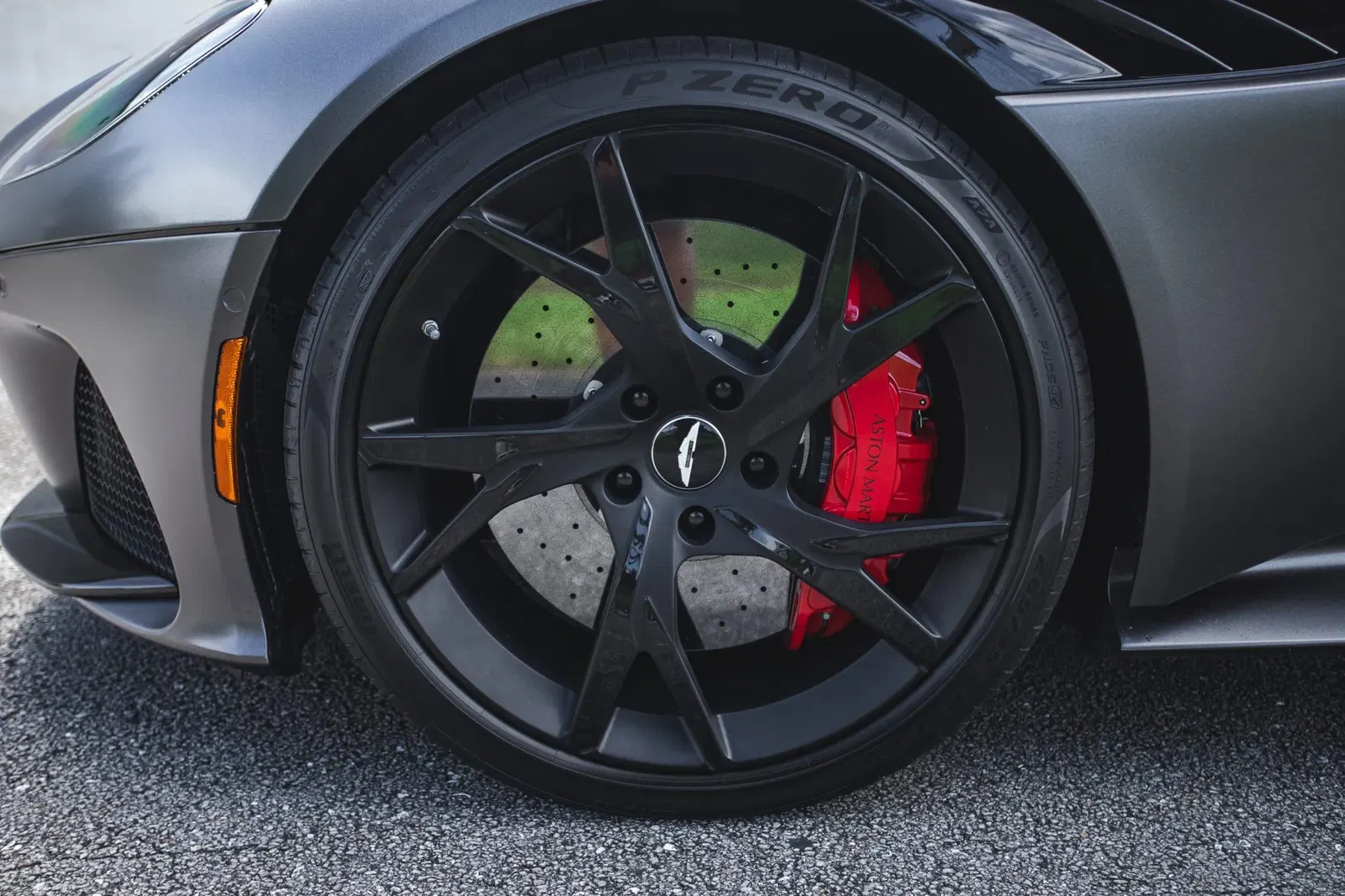 2019 Aston Martin DBS Superleggera Coupe