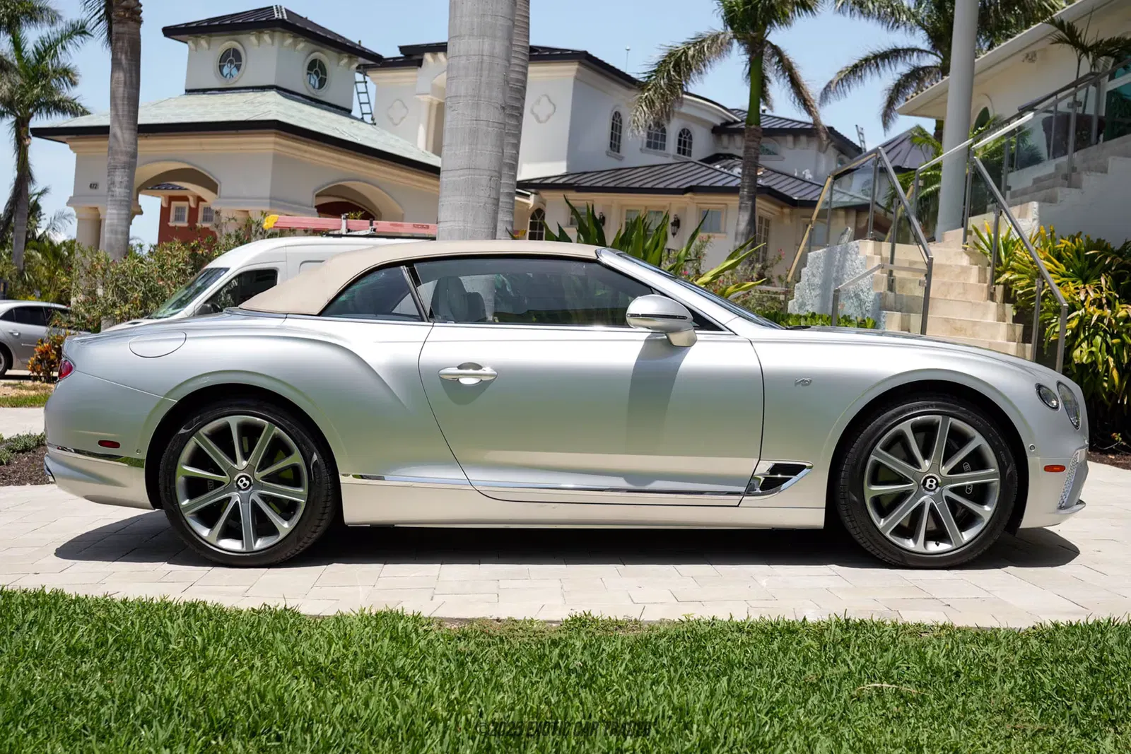 2022 Bentley Continental GTC V8