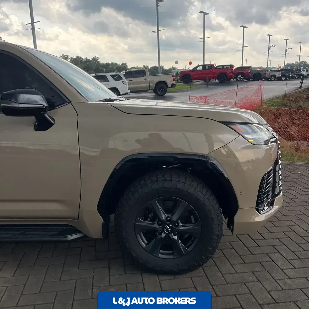 2025 Lexus LX 700h Overtrail