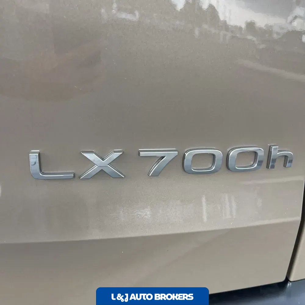 2025 Lexus LX 700h Overtrail