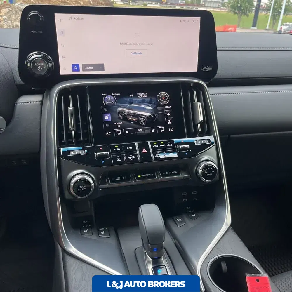 2025 Lexus LX 700h Overtrail