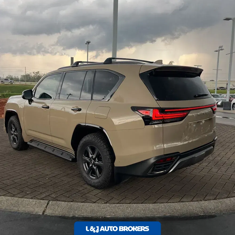 2025 Lexus LX 700h Overtrail