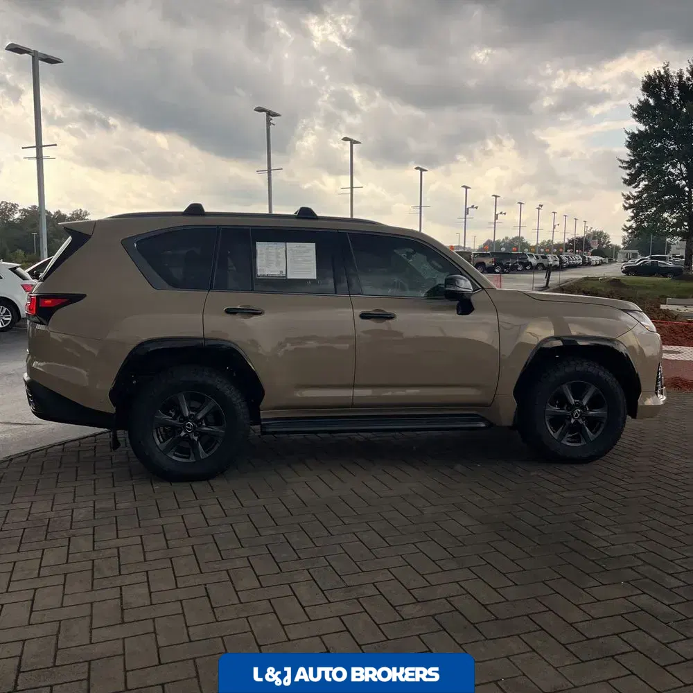 2025 Lexus LX 700h Overtrail
