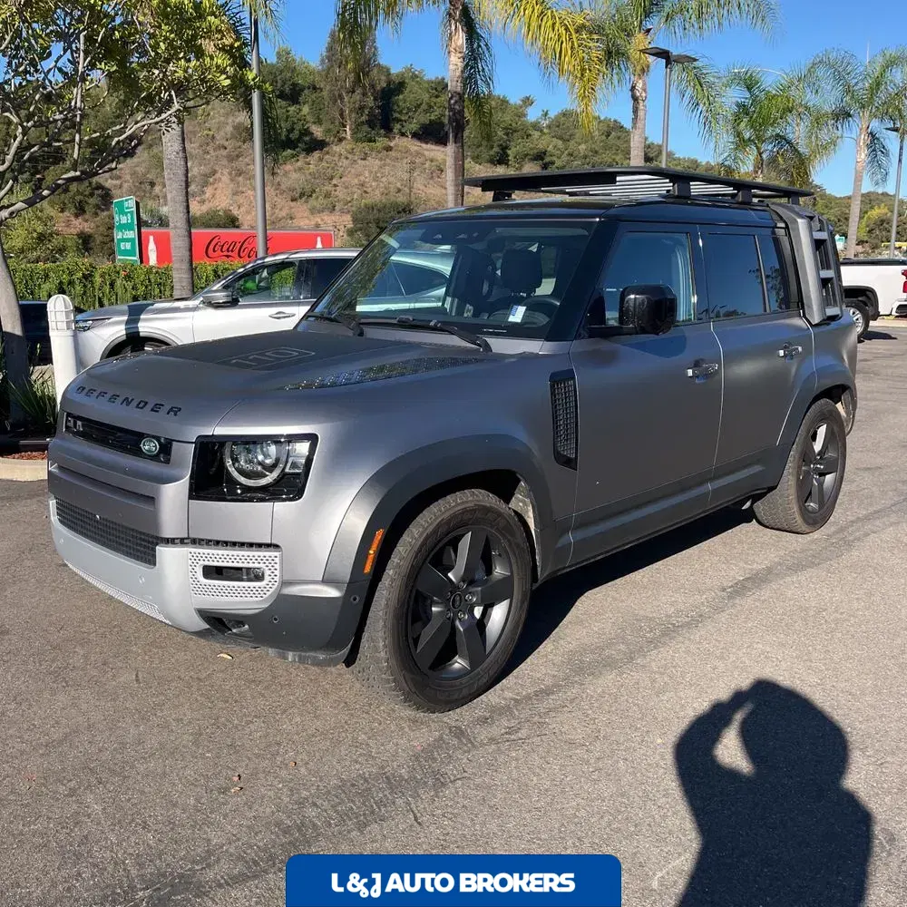 2023 Land Rover Defender 110 SE
