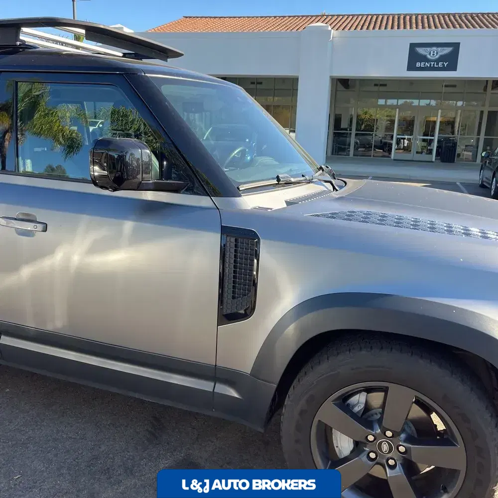 2023 Land Rover Defender 110 SE