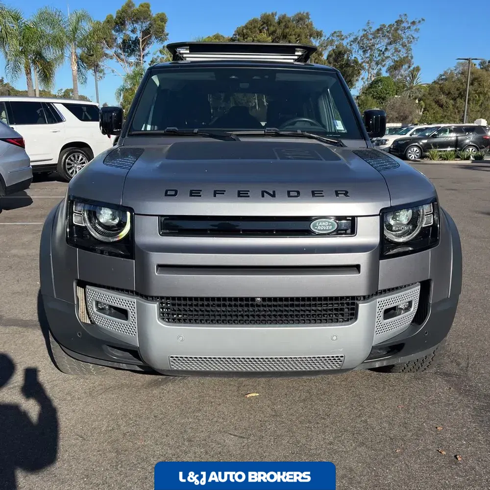 2023 Land Rover Defender 110 SE