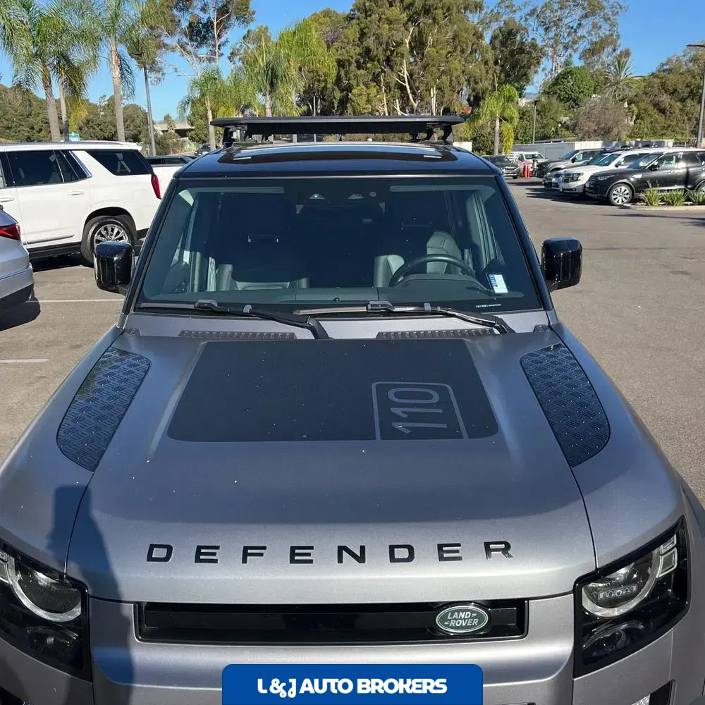 2023 Land Rover Defender 110 SE