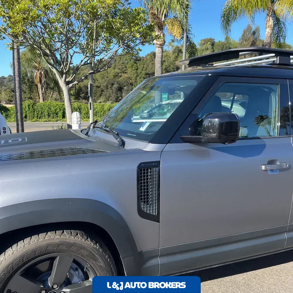 2023 Land Rover Defender 110 SE