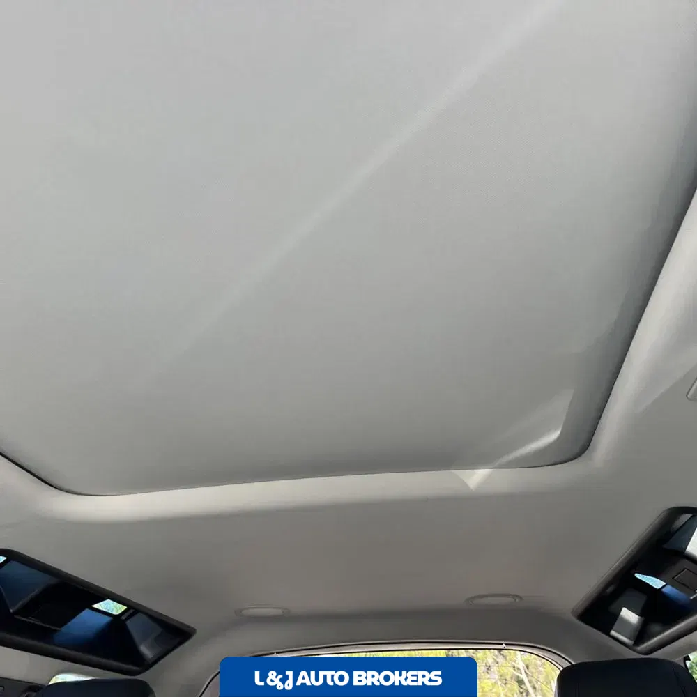2023 Land Rover Defender 110 SE