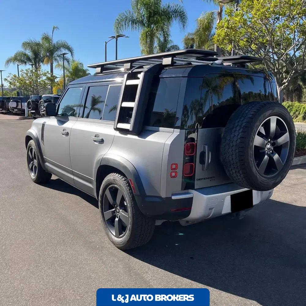 2023 Land Rover Defender 110 SE