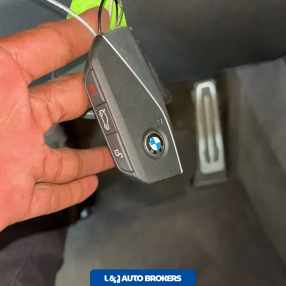 2025 BMW X6 XDrive40i