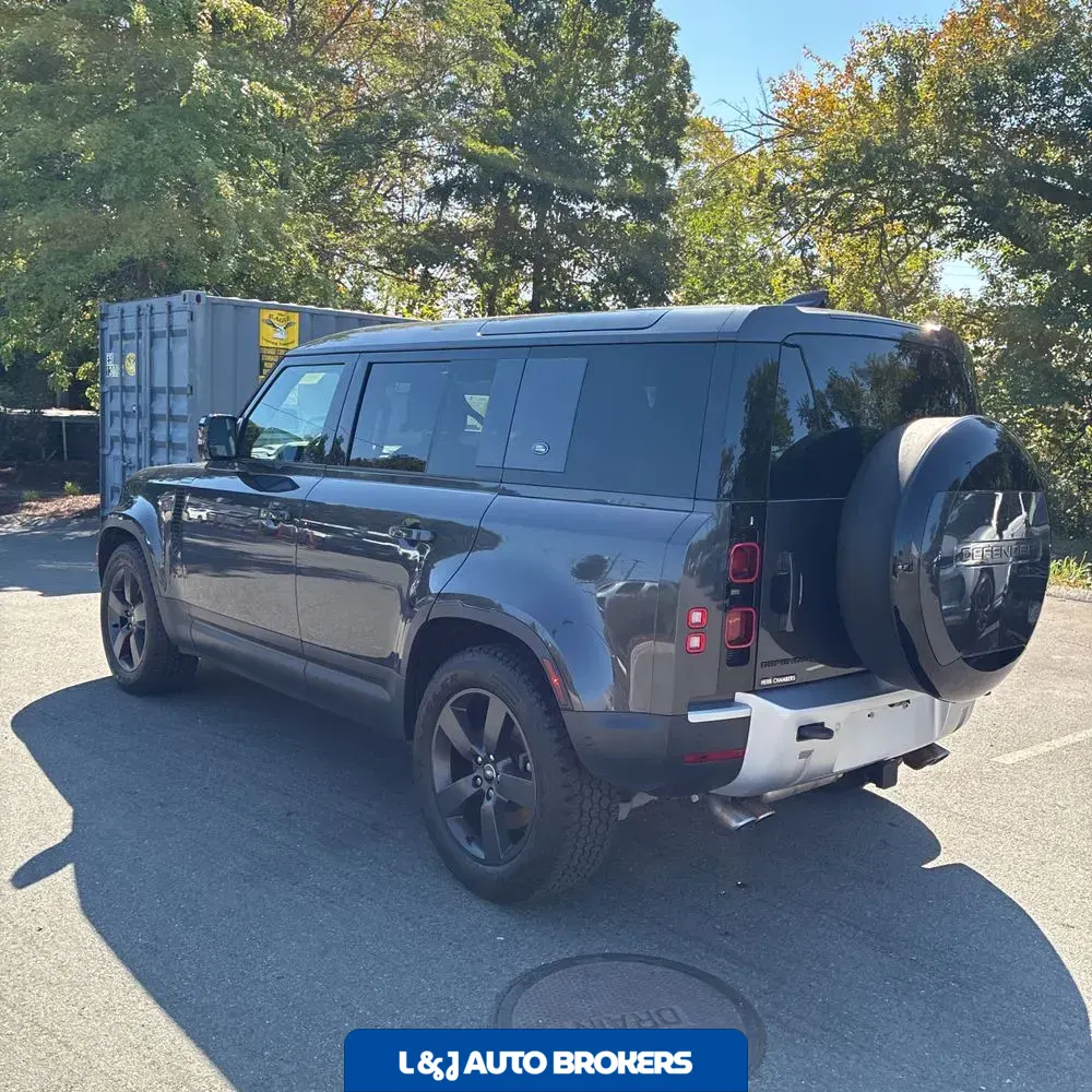 2024 Land Rover Defender 110 V8 P500 SE
