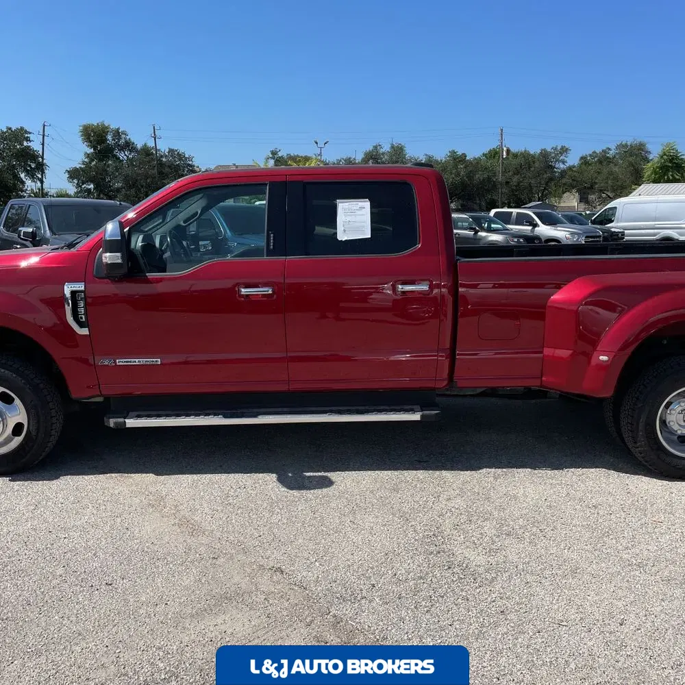 2022 Ford F-350 Super Duty Lariat