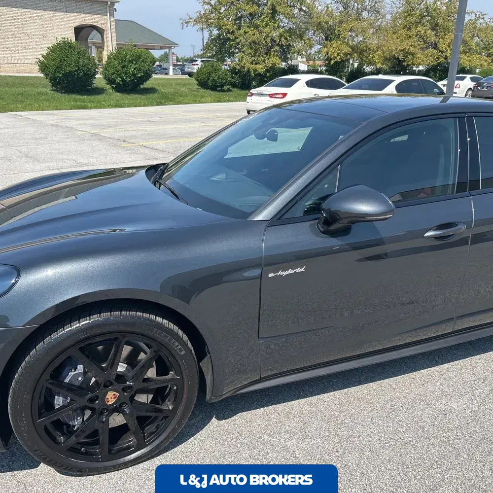 2025 Porsche Panamera 4 E-Hybrid