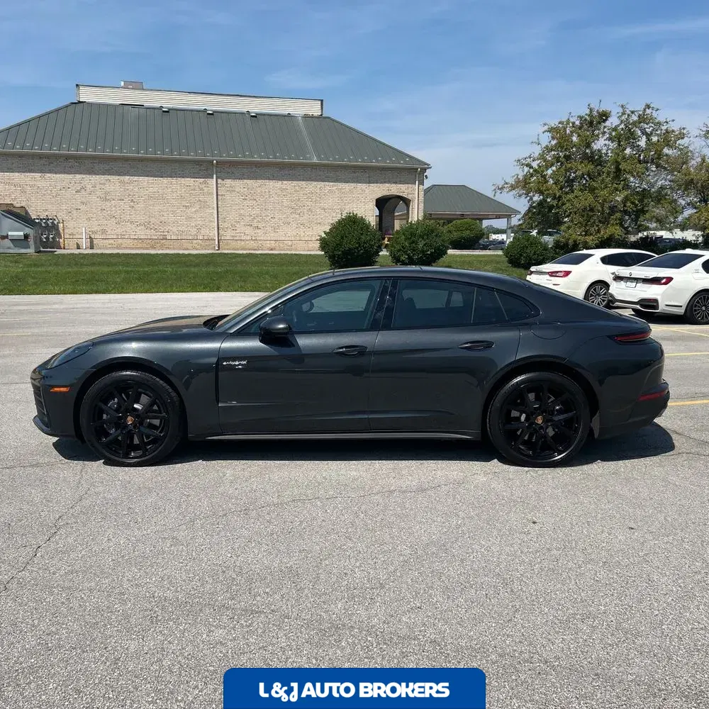 2025 Porsche Panamera 4 E-Hybrid