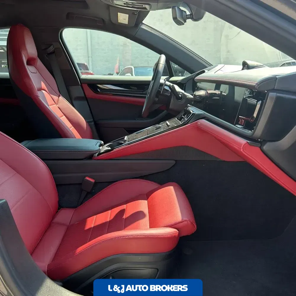 2025 Porsche Panamera 4 E-Hybrid