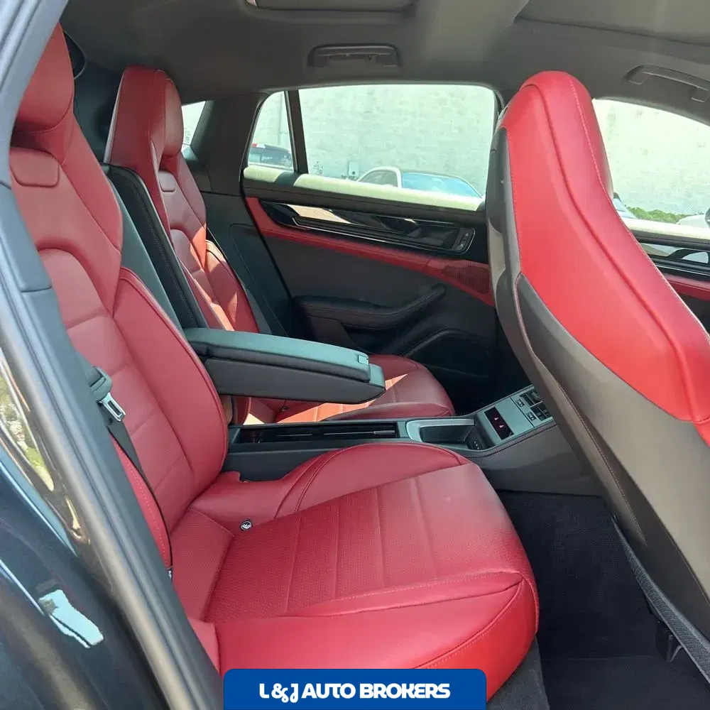 2025 Porsche Panamera 4 E-Hybrid