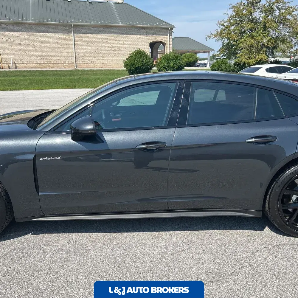 2025 Porsche Panamera 4 E-Hybrid