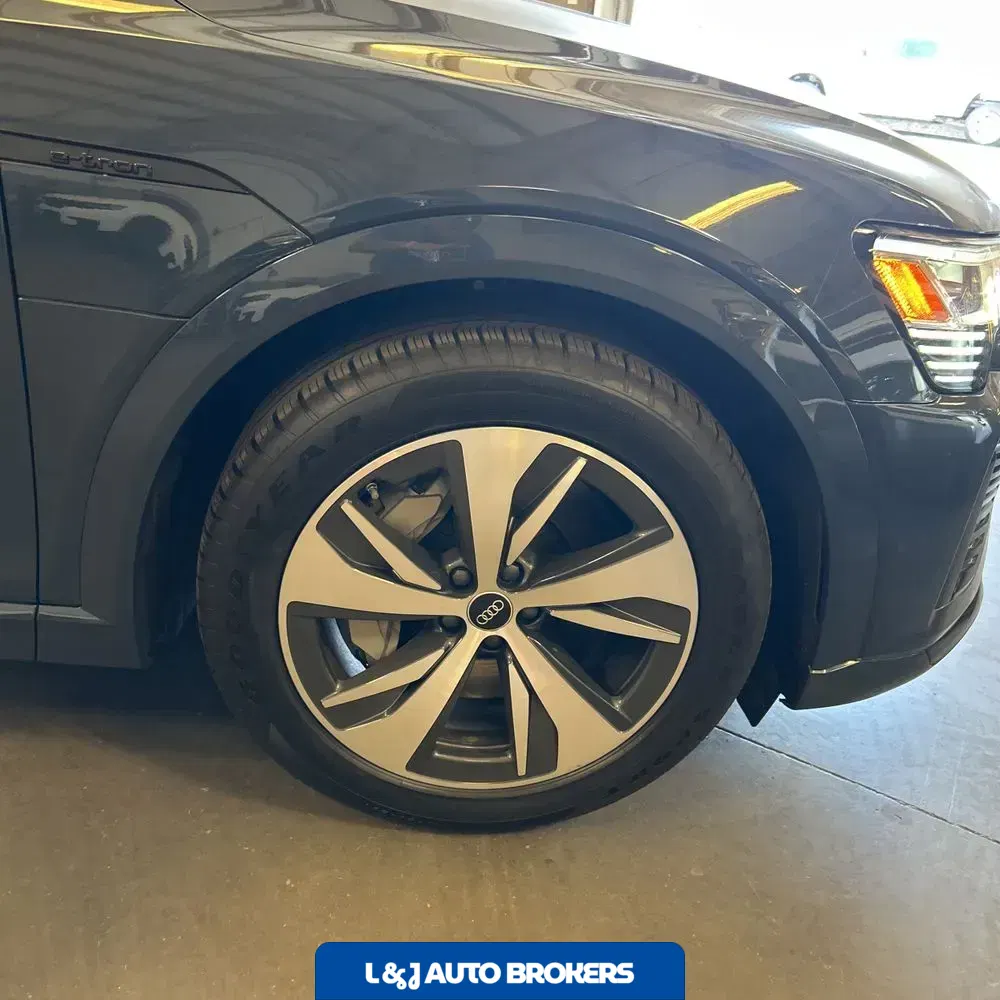 2024 Audi Q8 e-tron S-Line Prem