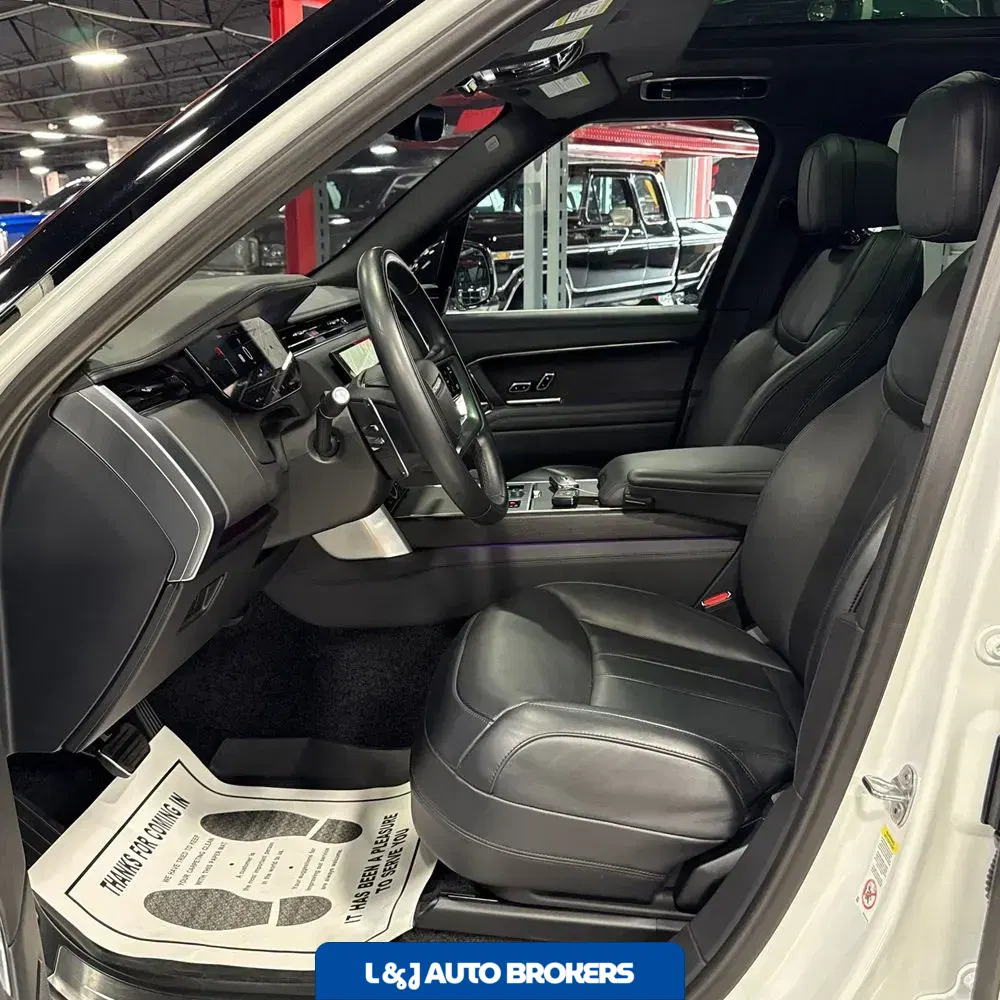 2023 Land Rover Range Rover P530 SE LWB
