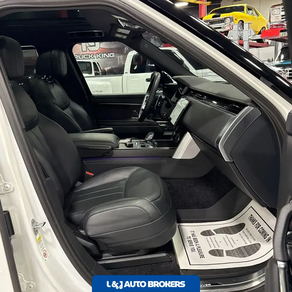 2023 Land Rover Range Rover P530 SE LWB