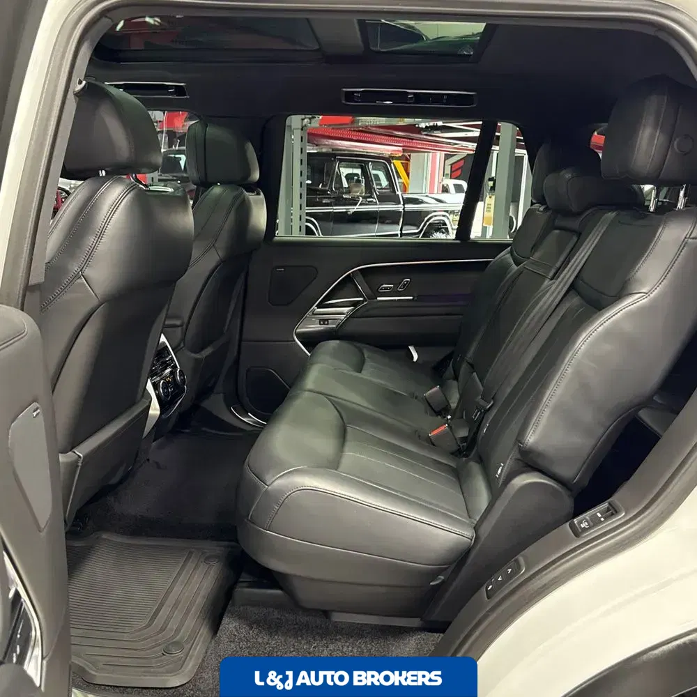 2023 Land Rover Range Rover P530 SE LWB