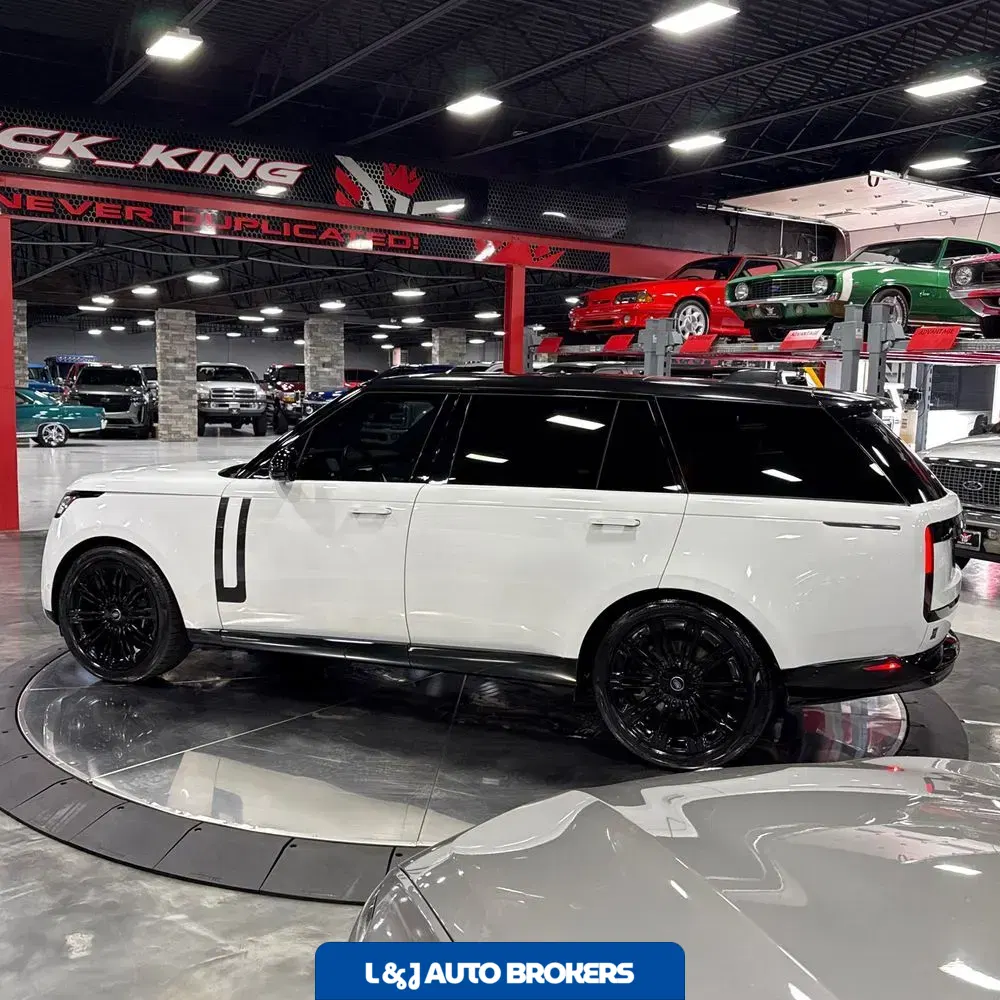 2023 Land Rover Range Rover P530 SE LWB