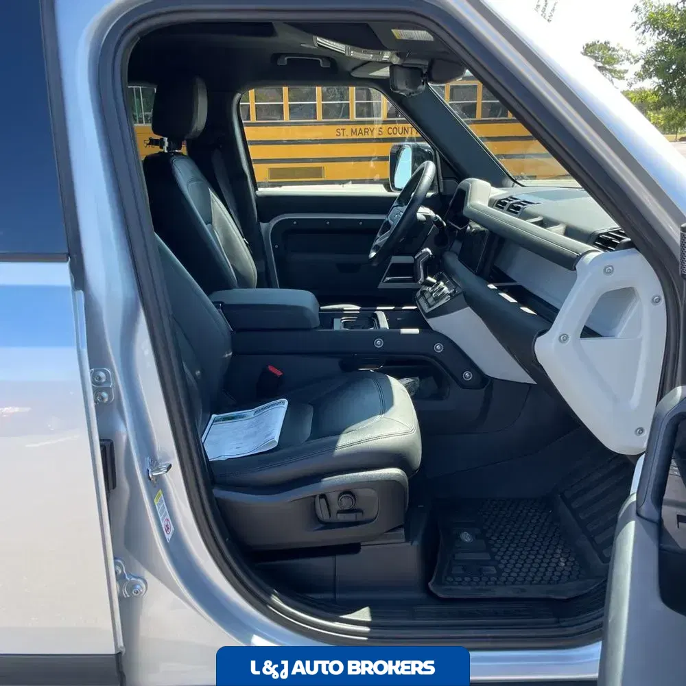 2024 Land Rover Defender 110 P400 S
