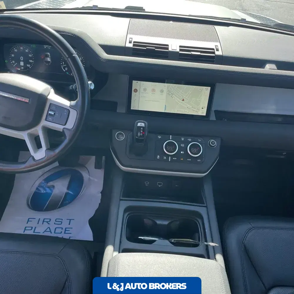 2022 Land Rover Defender 110 SE