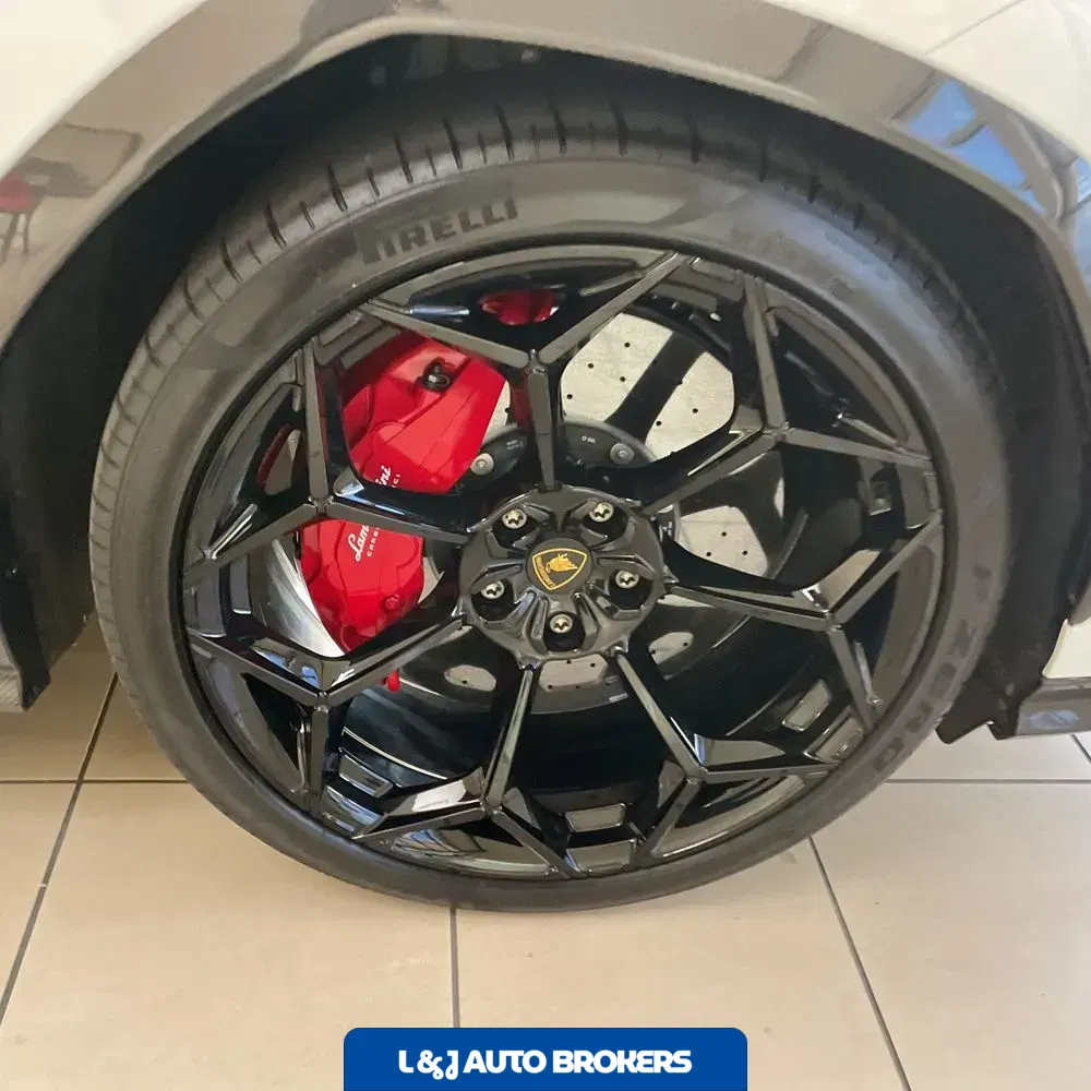 2023 Lamborghini Urus Base