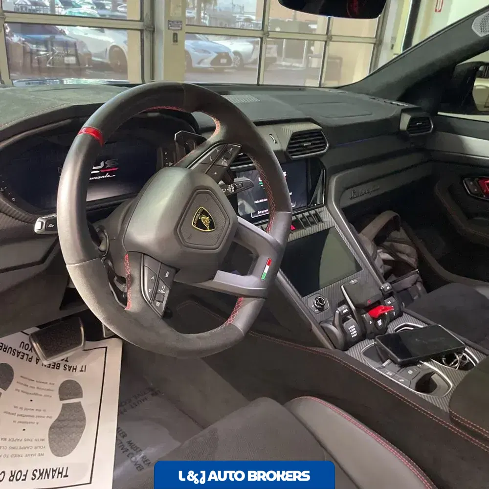 2023 Lamborghini Urus Base