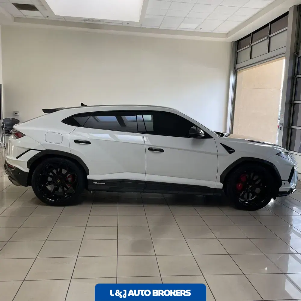 2023 Lamborghini Urus Base