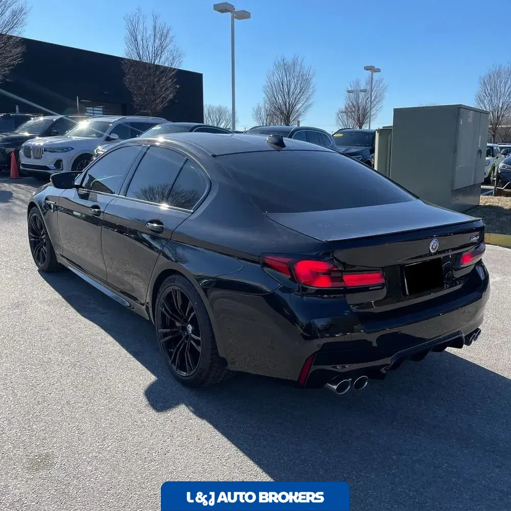 2023 BMW M5