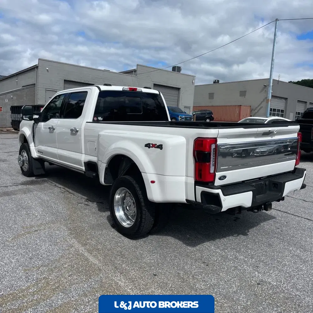2024 Ford F-450 Super Duty Platinum