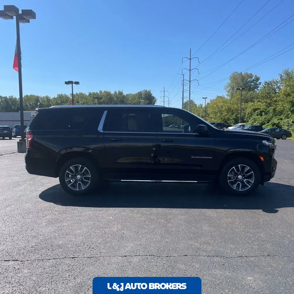 2023 Chevrolet Suburban LS