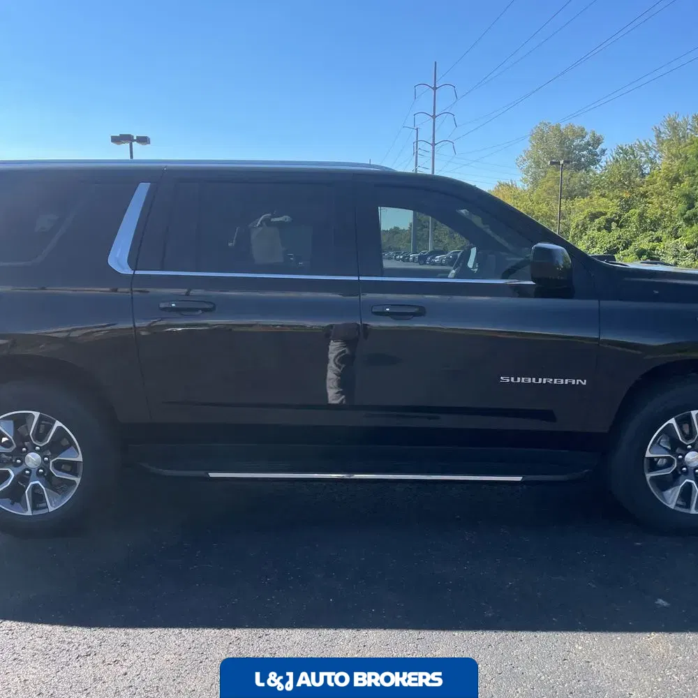 2023 Chevrolet Suburban LS