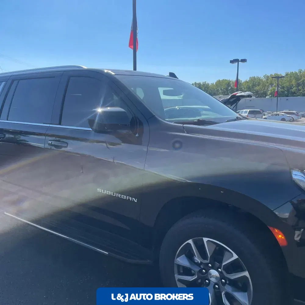 2023 Chevrolet Suburban LS