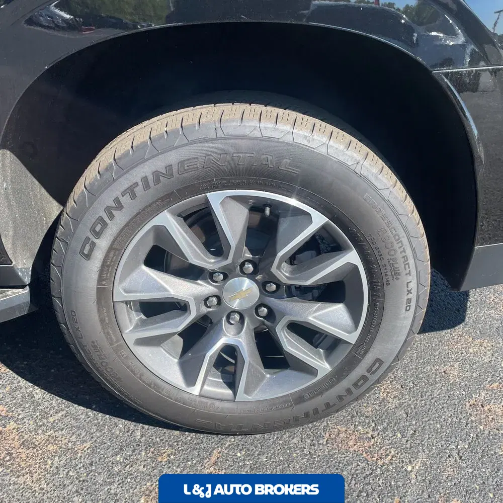 2023 Chevrolet Suburban LS